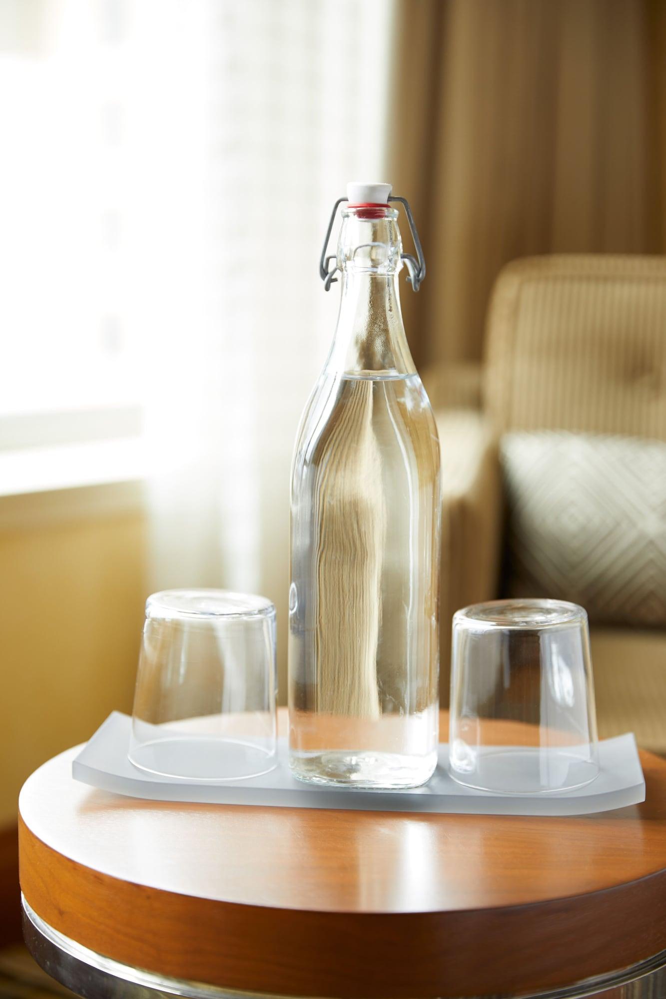 1 Hotel Сіетл Екстер'єр фото A bottle of water